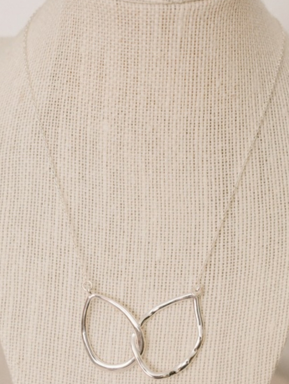 🦋Chloe Silver Interlocking Teardrop Necklace